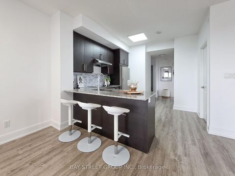 Photo 12 at 705B - 9608 Yonge Street, North Richvale, Richmond Hill