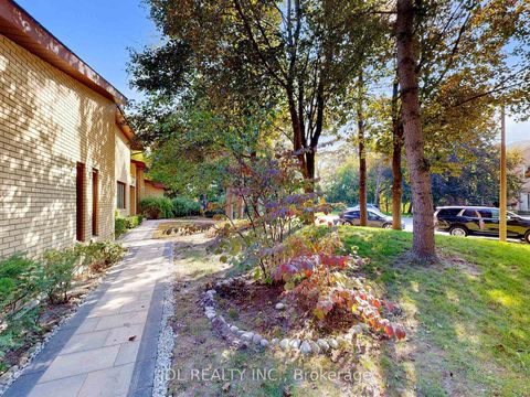 Photo 3 at 11 Moodie Drive, South Richvale, Richmond Hill