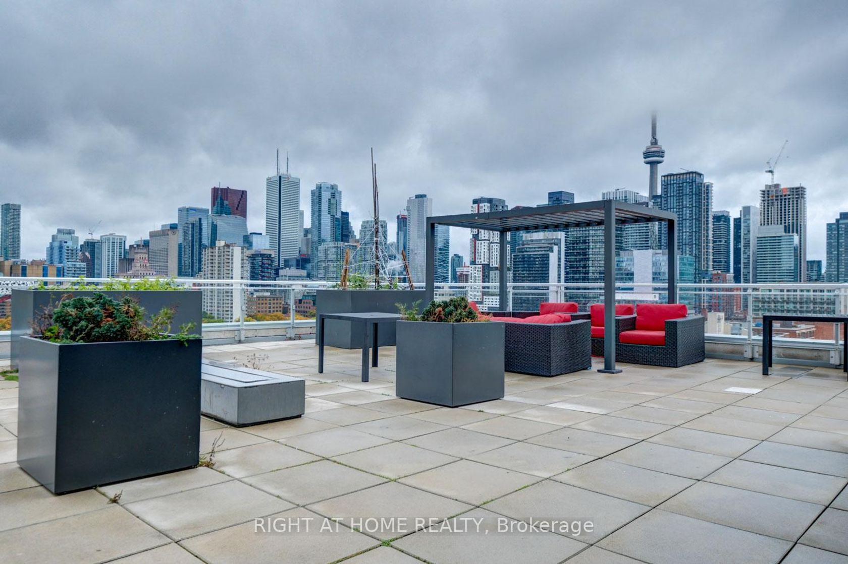 701 - 10 Willison Square, Chinatown, Toronto 