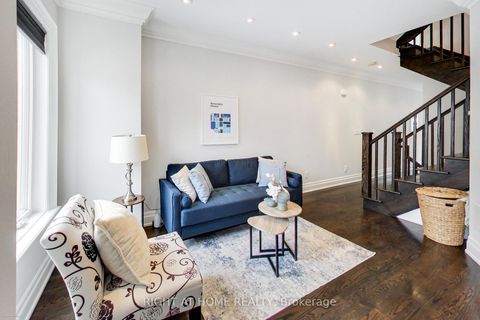 Photo 3 at 68A Oxford Street, Chinatown, Toronto