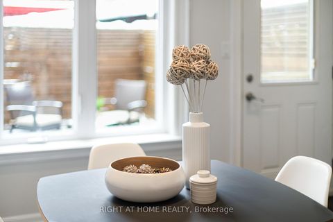 Photo 6 at 68A Oxford Street, Chinatown, Toronto