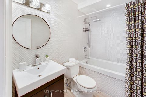 Photo 8 at 68A Oxford Street, Chinatown, Toronto