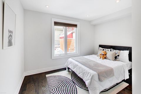 Photo 10 at 68A Oxford Street, Chinatown, Toronto