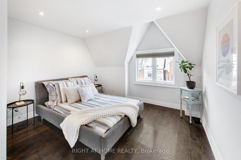 Photo 13 at 68A Oxford Street, Chinatown, Toronto