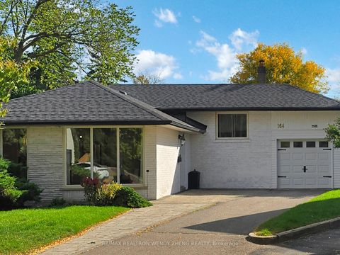 Photo 2 at 164 Kenvale Court, Mill Pond, Richmond Hill