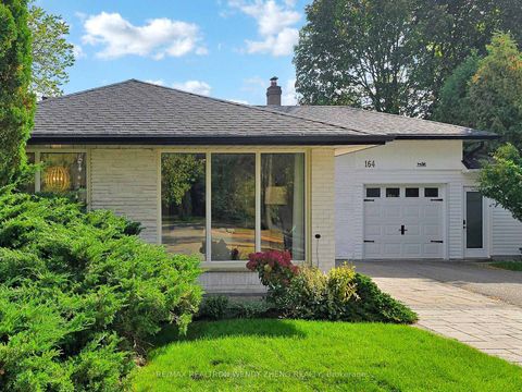 Photo 3 at 164 Kenvale Court, Mill Pond, Richmond Hill