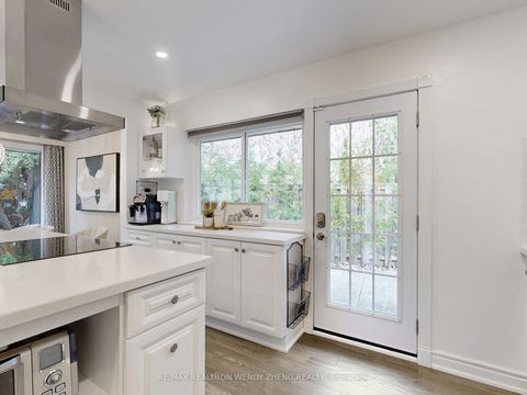 Photo 9 at 164 Kenvale Court, Mill Pond, Richmond Hill