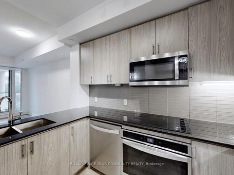 Photo 12 at 301 - 9618 Yonge Street, North Richvale, Richmond Hill