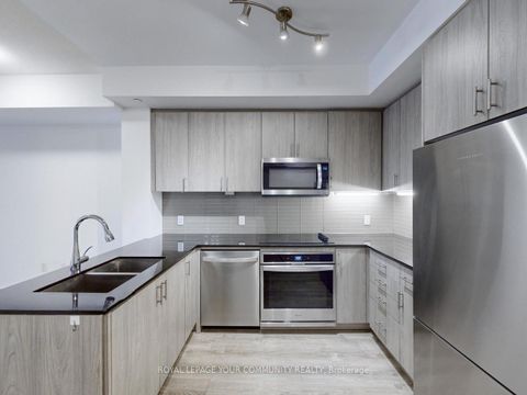 Photo 13 at 301 - 9618 Yonge Street, North Richvale, Richmond Hill