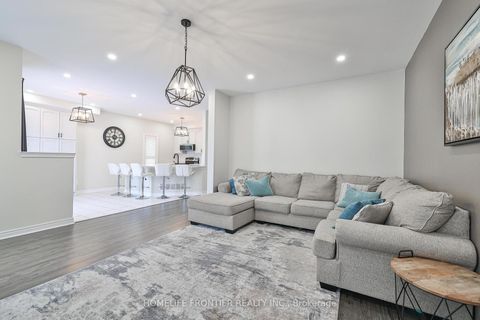 Photo 13 at 6 Raintree Crescent, Oak Ridges, Richmond Hill