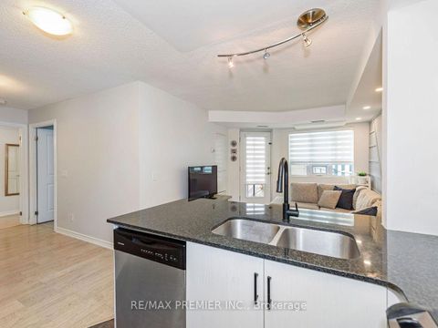 Photo 9 at 313 - 7730 Kipling Avenue, Vaughan Grove, Vaughan