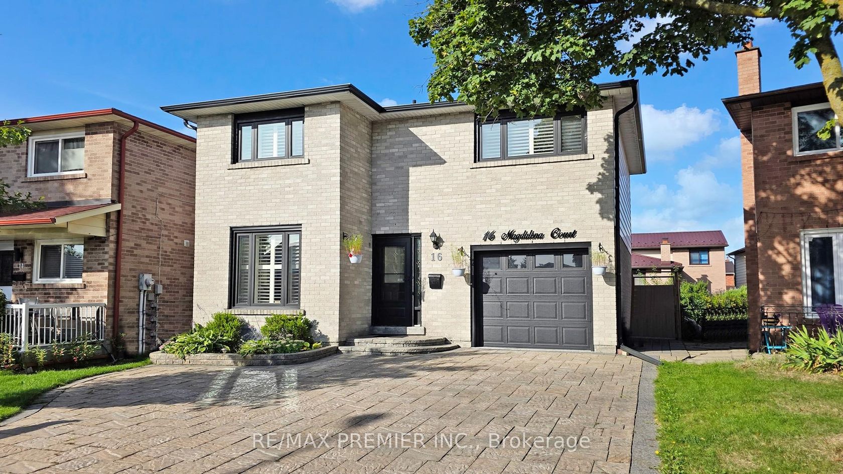 16 Magdalena Court, Jamestown, Toronto 