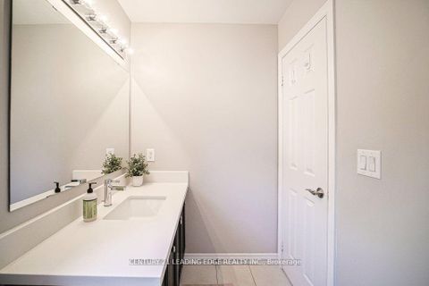 Photo 21 at 204 Ivy Jay Crescent, Bayview Northeast, Aurora