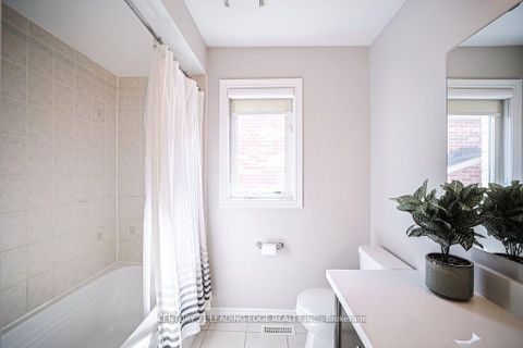 Photo 30 at 204 Ivy Jay Crescent, Bayview Northeast, Aurora