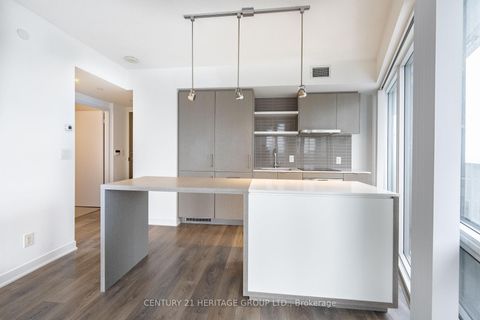 Photo 13 at 4602 - 88 Harbour Street, Waterfront Communities C1, Toronto