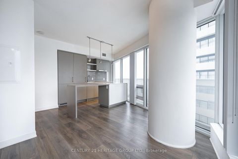 Photo 15 at 4602 - 88 Harbour Street, Waterfront Communities C1, Toronto