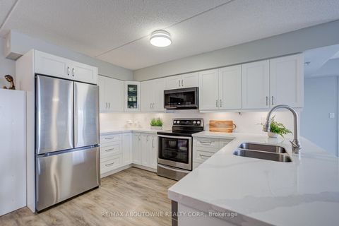 Photo 9 at 314 - 1460 Bishops Gate, GA Glen Abbey, Oakville