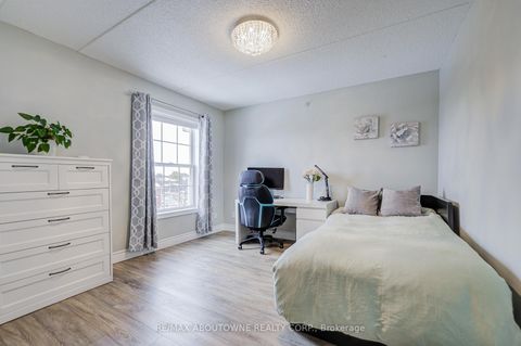 Photo 18 at 314 - 1460 Bishops Gate, GA Glen Abbey, Oakville