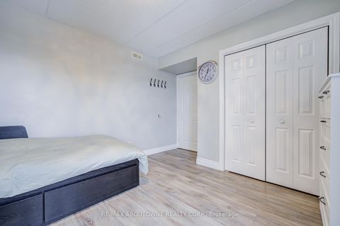 Photo 20 at 314 - 1460 Bishops Gate, GA Glen Abbey, Oakville