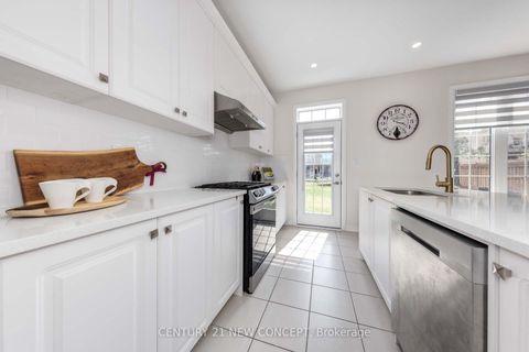 Photo 12 at 83 Bethpage Crescent, Glenway Estates, Newmarket