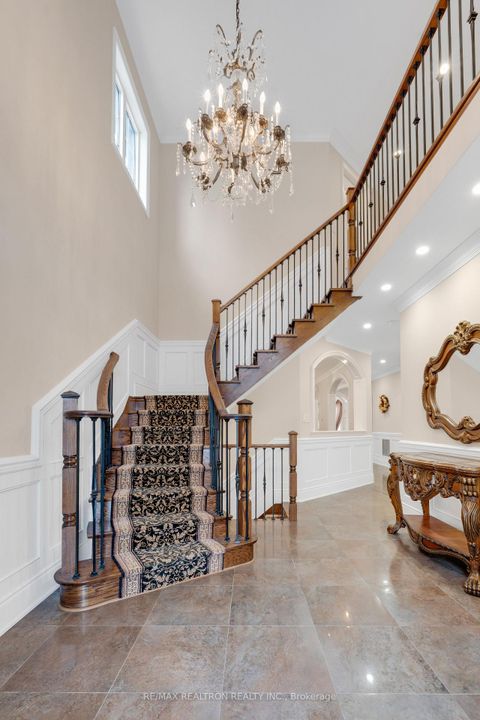 Photo 4 at 20 Shalom Aleichem Court, Patterson, Vaughan