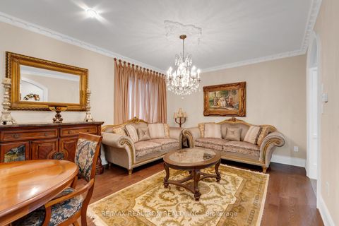 Photo 7 at 20 Shalom Aleichem Court, Patterson, Vaughan