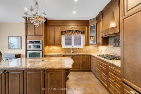 Photo 12 at 20 Shalom Aleichem Court, Patterson, Vaughan