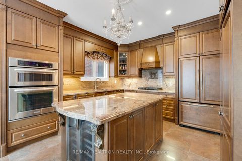 Photo 13 at 20 Shalom Aleichem Court, Patterson, Vaughan