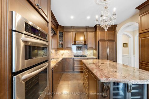 Photo 14 at 20 Shalom Aleichem Court, Patterson, Vaughan