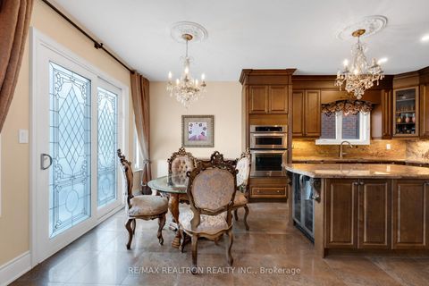 Photo 16 at 20 Shalom Aleichem Court, Patterson, Vaughan