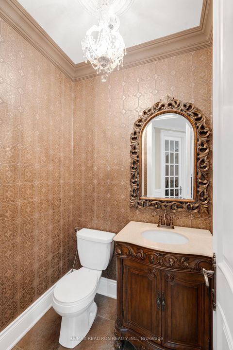 Photo 24 at 20 Shalom Aleichem Court, Patterson, Vaughan