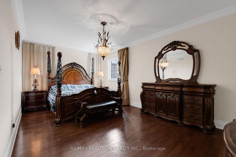 Photo 27 at 20 Shalom Aleichem Court, Patterson, Vaughan