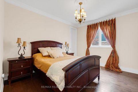 Photo 32 at 20 Shalom Aleichem Court, Patterson, Vaughan