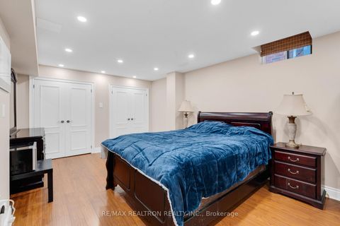 Photo 37 at 20 Shalom Aleichem Court, Patterson, Vaughan