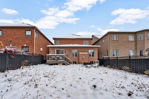 Photo 39 at 20 Shalom Aleichem Court, Patterson, Vaughan