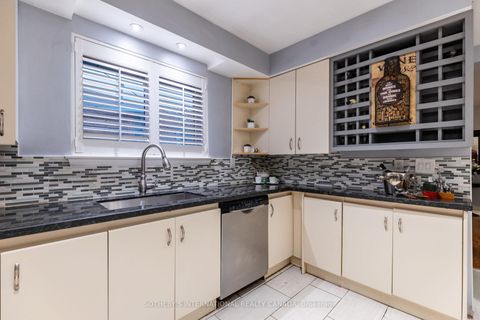 Photo 2 at 14 Beckenham Court, Etobicoke West Mall, Toronto