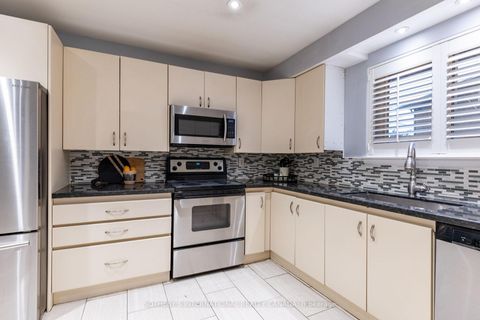 Photo 3 at 14 Beckenham Court, Etobicoke West Mall, Toronto