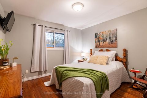 Photo 4 at 14 Beckenham Court, Etobicoke West Mall, Toronto