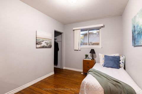 Photo 8 at 14 Beckenham Court, Etobicoke West Mall, Toronto