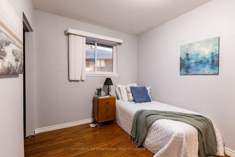 Photo 9 at 14 Beckenham Court, Etobicoke West Mall, Toronto