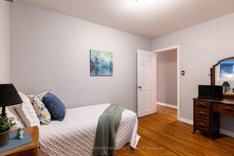 Photo 10 at 14 Beckenham Court, Etobicoke West Mall, Toronto