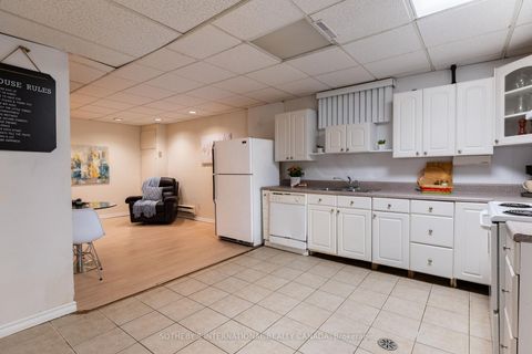 Photo 19 at 14 Beckenham Court, Etobicoke West Mall, Toronto