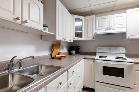 Photo 21 at 14 Beckenham Court, Etobicoke West Mall, Toronto