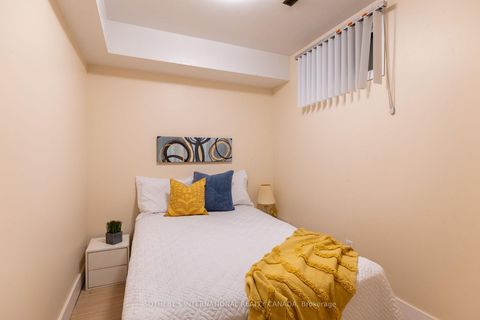 Photo 24 at 14 Beckenham Court, Etobicoke West Mall, Toronto