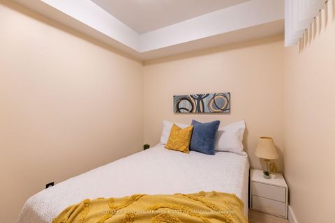 Photo 25 at 14 Beckenham Court, Etobicoke West Mall, Toronto