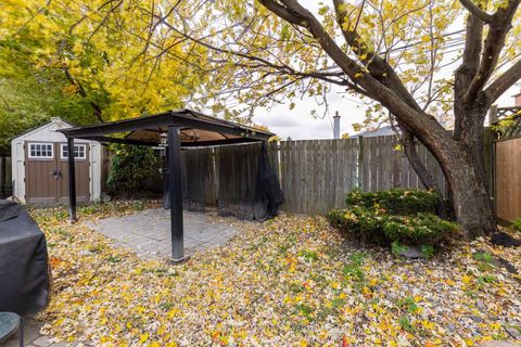 Photo 32 at 14 Beckenham Court, Etobicoke West Mall, Toronto