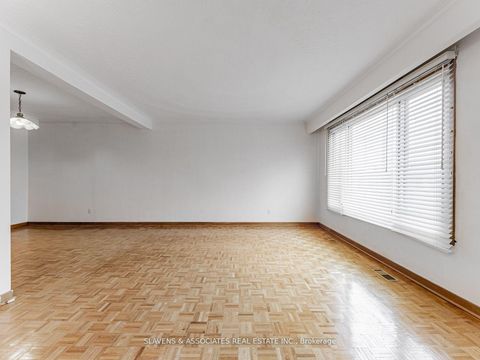 Photo 13 at 796 Davenport Road, Wychwood, Toronto