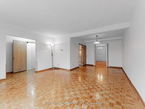 Photo 14 at 796 Davenport Road, Wychwood, Toronto