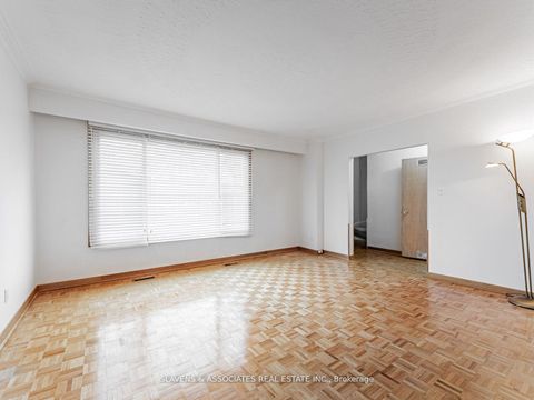 Photo 15 at 796 Davenport Road, Wychwood, Toronto