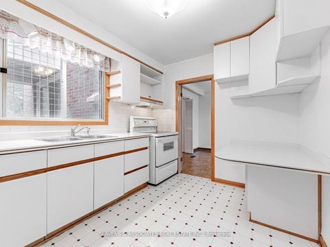 Photo 20 at 796 Davenport Road, Wychwood, Toronto